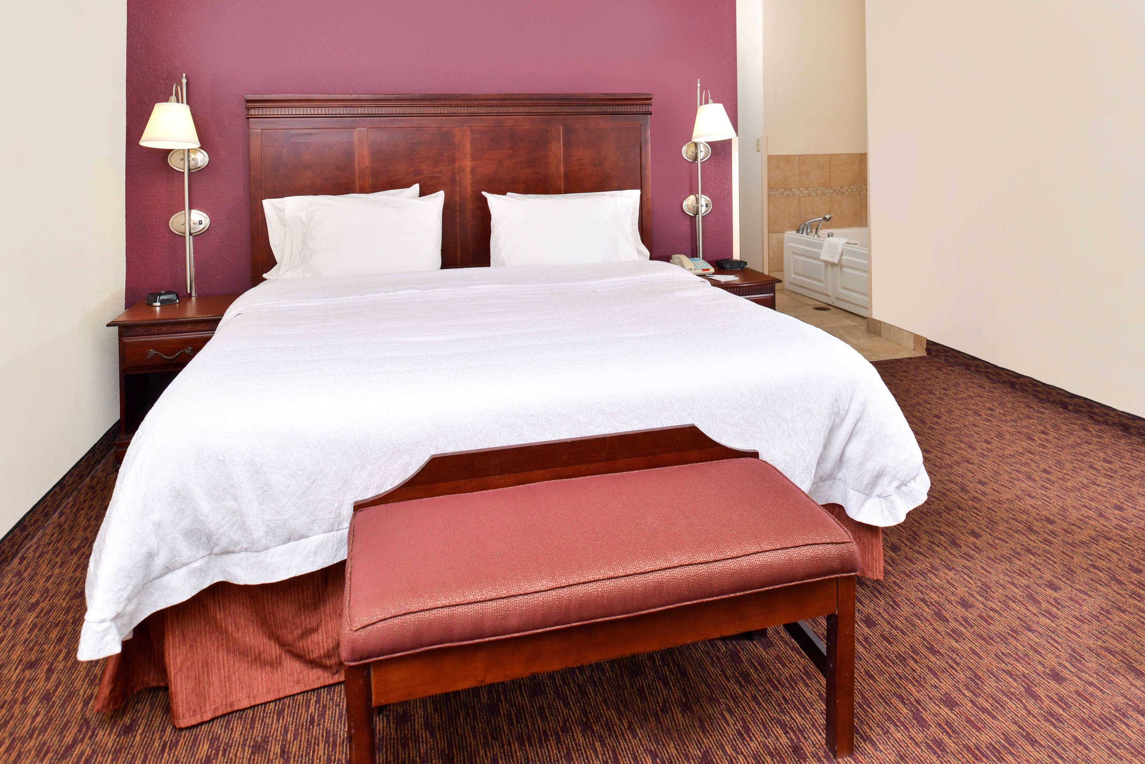 Hampton Inn & Suites Мънси Екстериор снимка