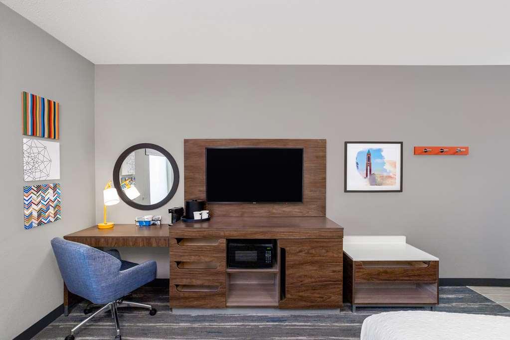 Hampton Inn & Suites Мънси Стая снимка