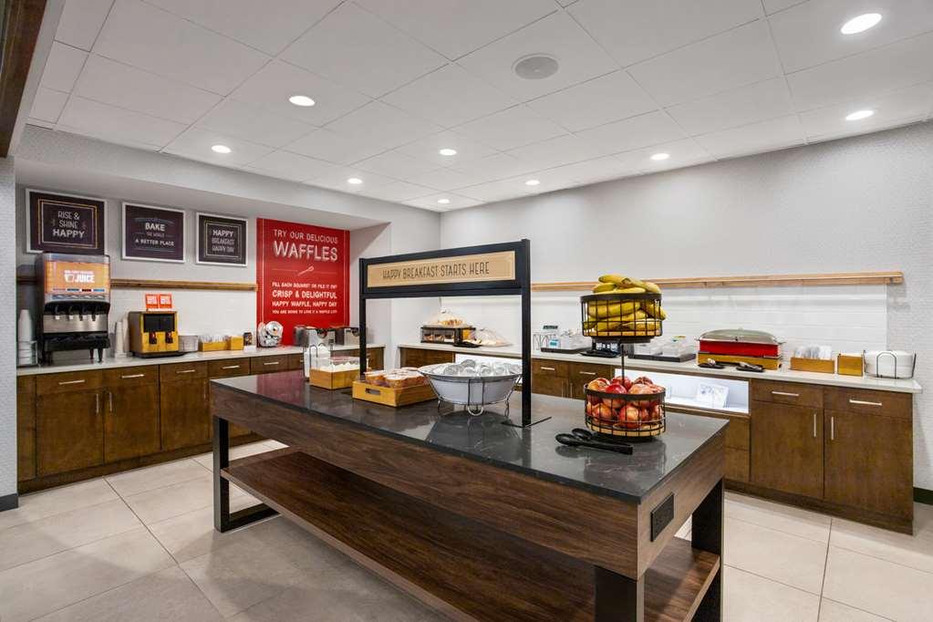Hampton Inn & Suites Мънси Ресторант снимка