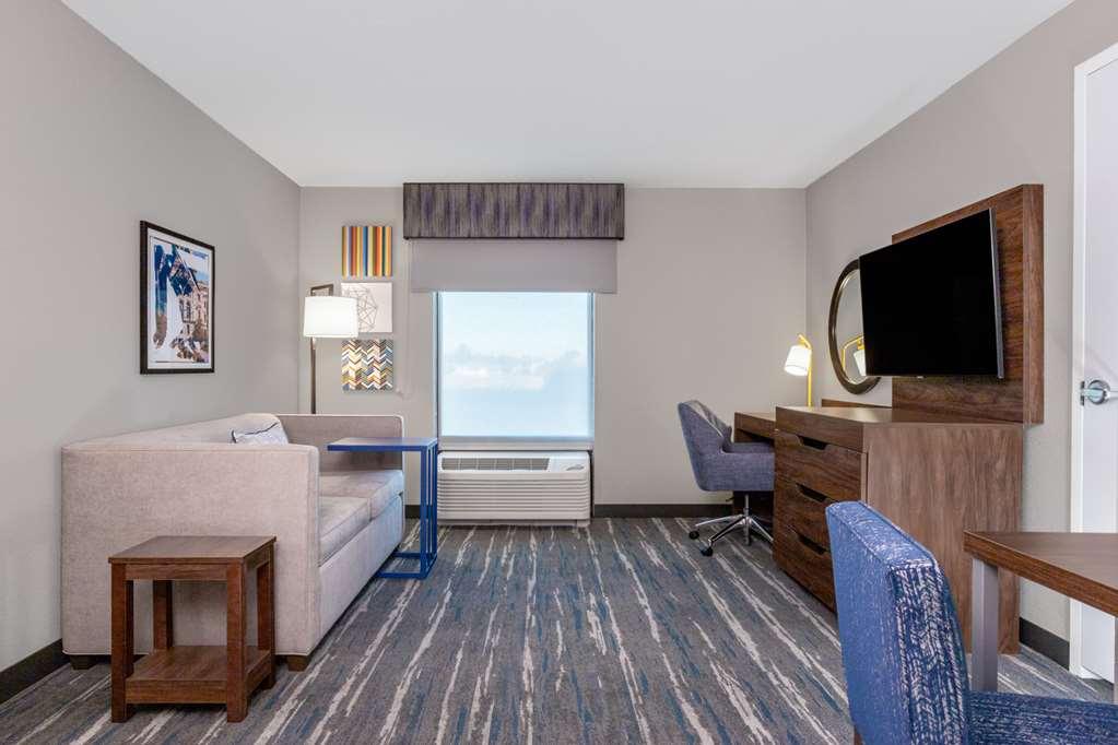 Hampton Inn & Suites Мънси Стая снимка