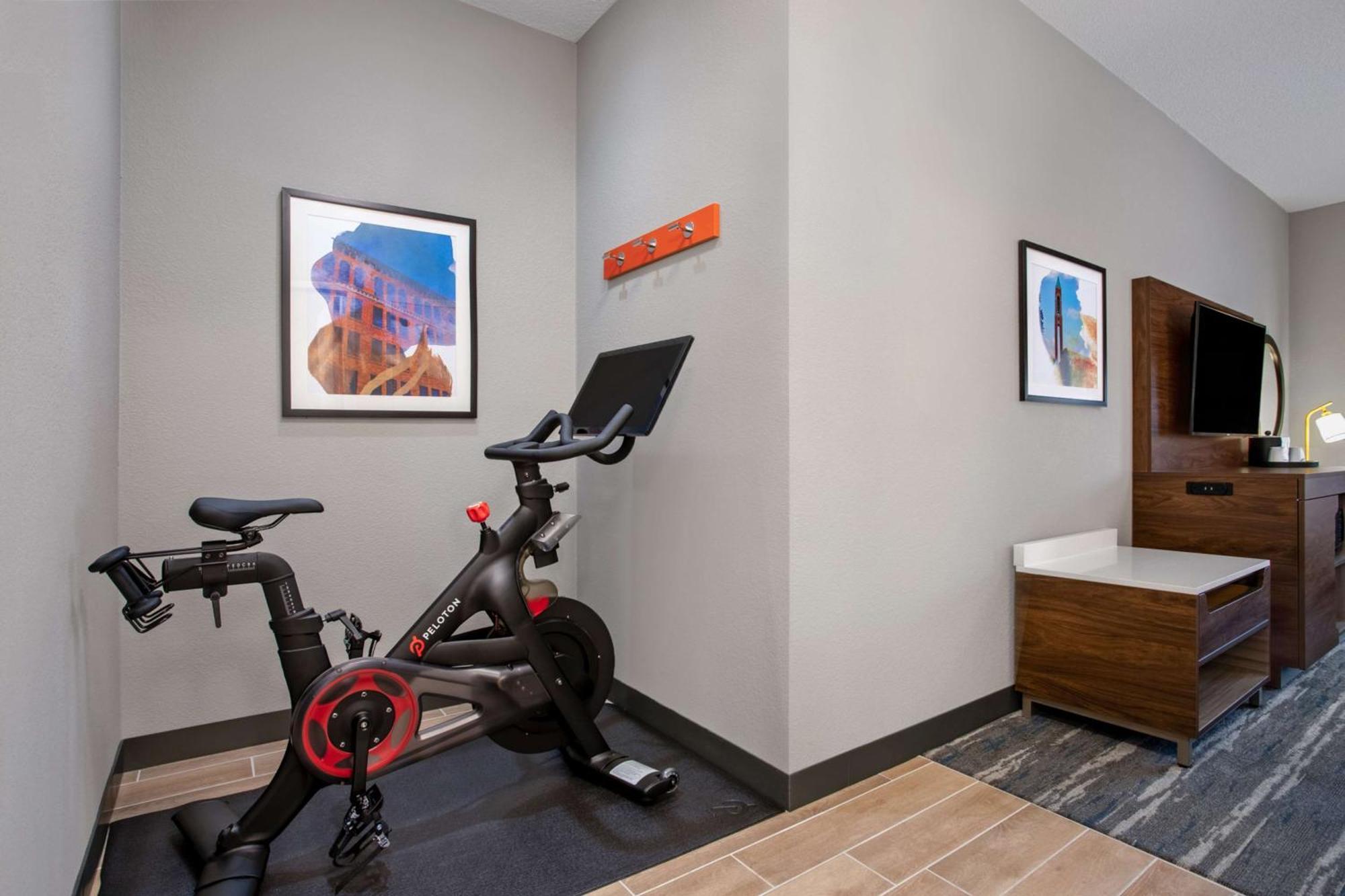 Hampton Inn & Suites Мънси Екстериор снимка