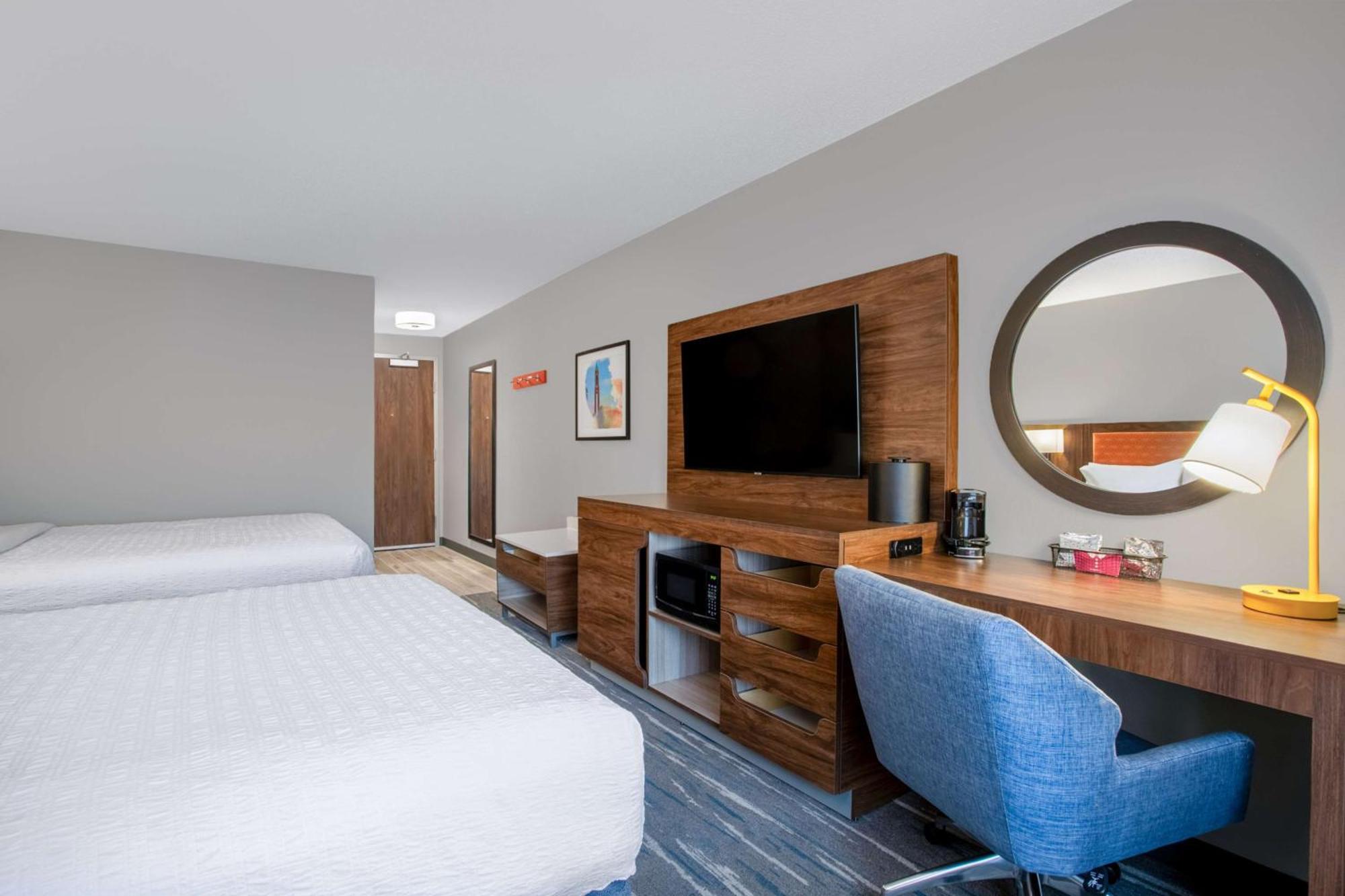 Hampton Inn & Suites Мънси Екстериор снимка