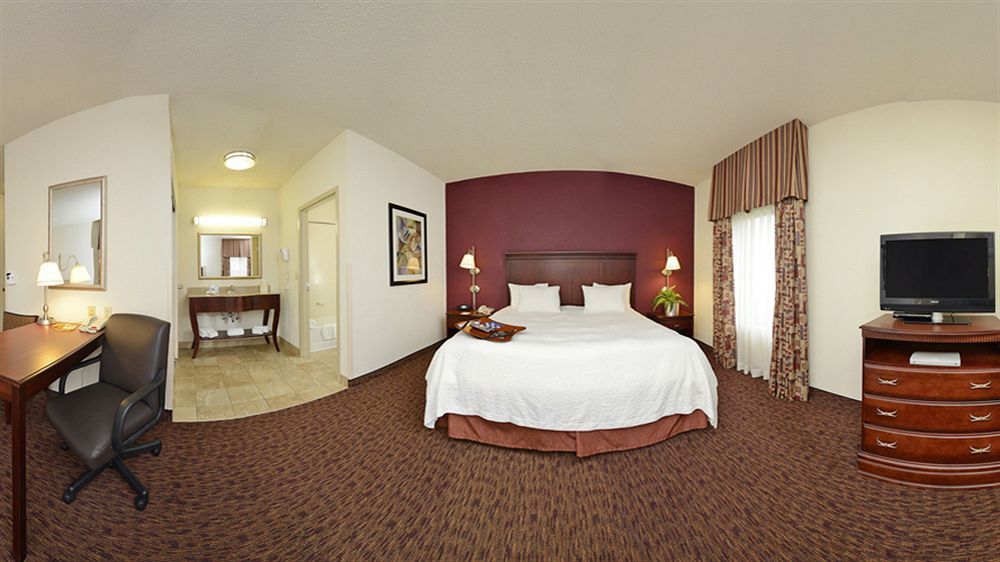 Hampton Inn & Suites Мънси Екстериор снимка