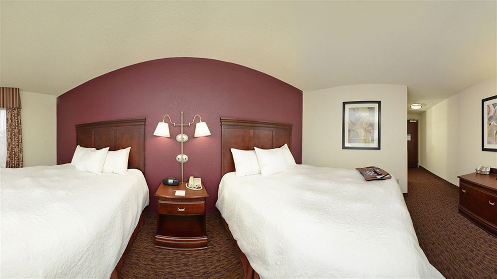 Hampton Inn & Suites Мънси Екстериор снимка