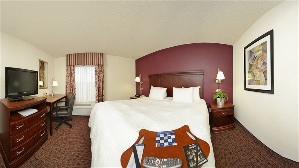 Hampton Inn & Suites Мънси Екстериор снимка